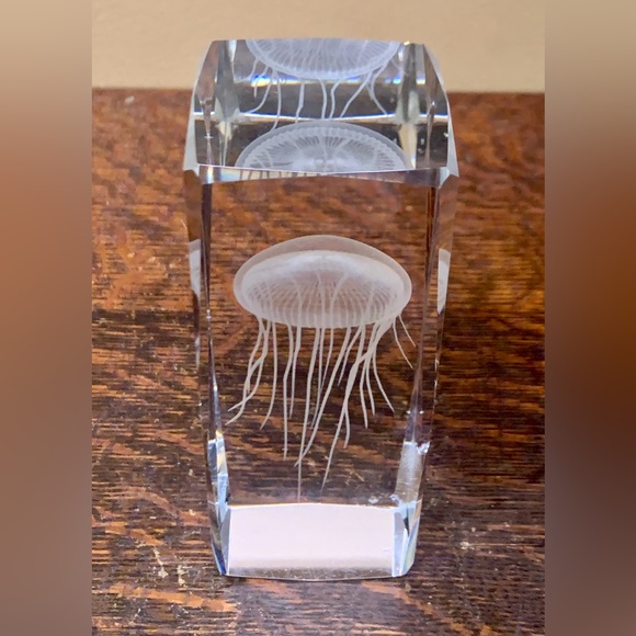 3D Jellyfish Etched Solid Faceted Lead Crystal Decorative Paperweight - Picture 3 of 16